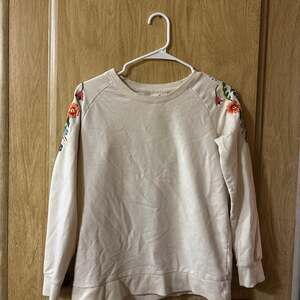 Floral Embroidered Crew Neck Sweatshirt